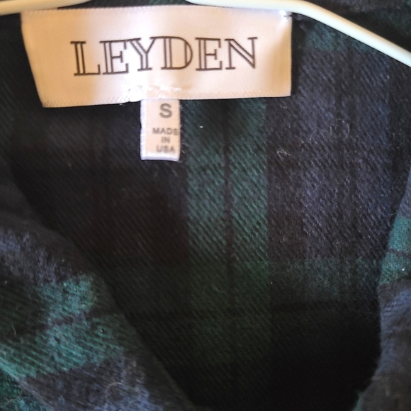 Ladies plaid button down - Picture 3 of 3